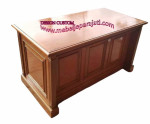 Meja kantor kayu